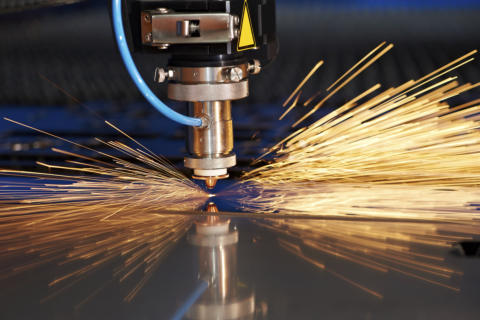 CNC razrez kovin. CNC upogibanje kovin.